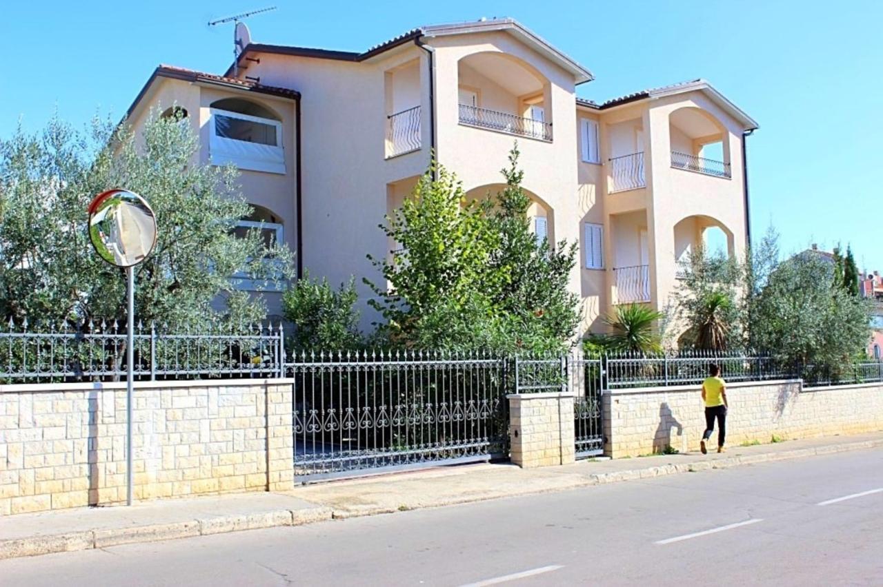 شقة House Laura 200M From The Beach And The Center بوريتش المظهر الخارجي الصورة