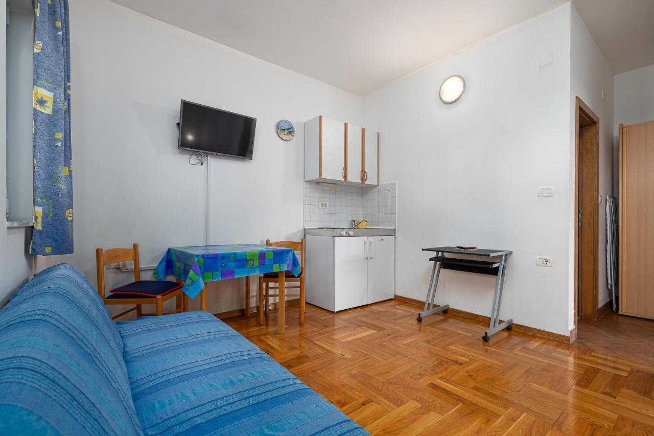 شقة House Laura 200M From The Beach And The Center بوريتش المظهر الخارجي الصورة