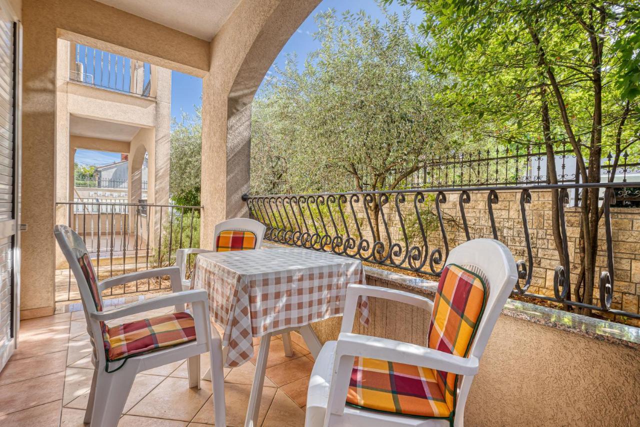 شقة House Laura 200M From The Beach And The Center بوريتش المظهر الخارجي الصورة